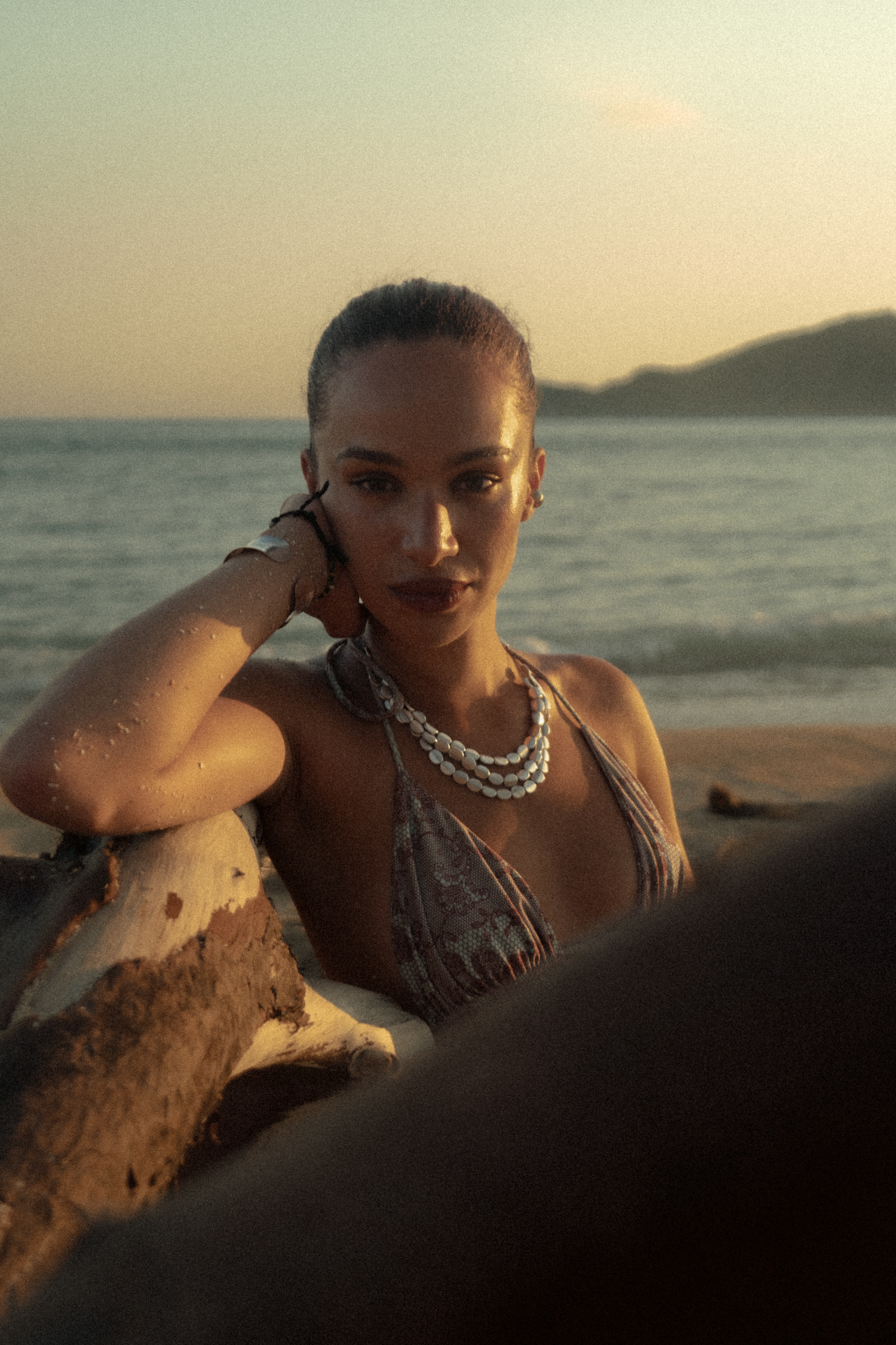 Ocean beach portrait — lifestyle photography natural light