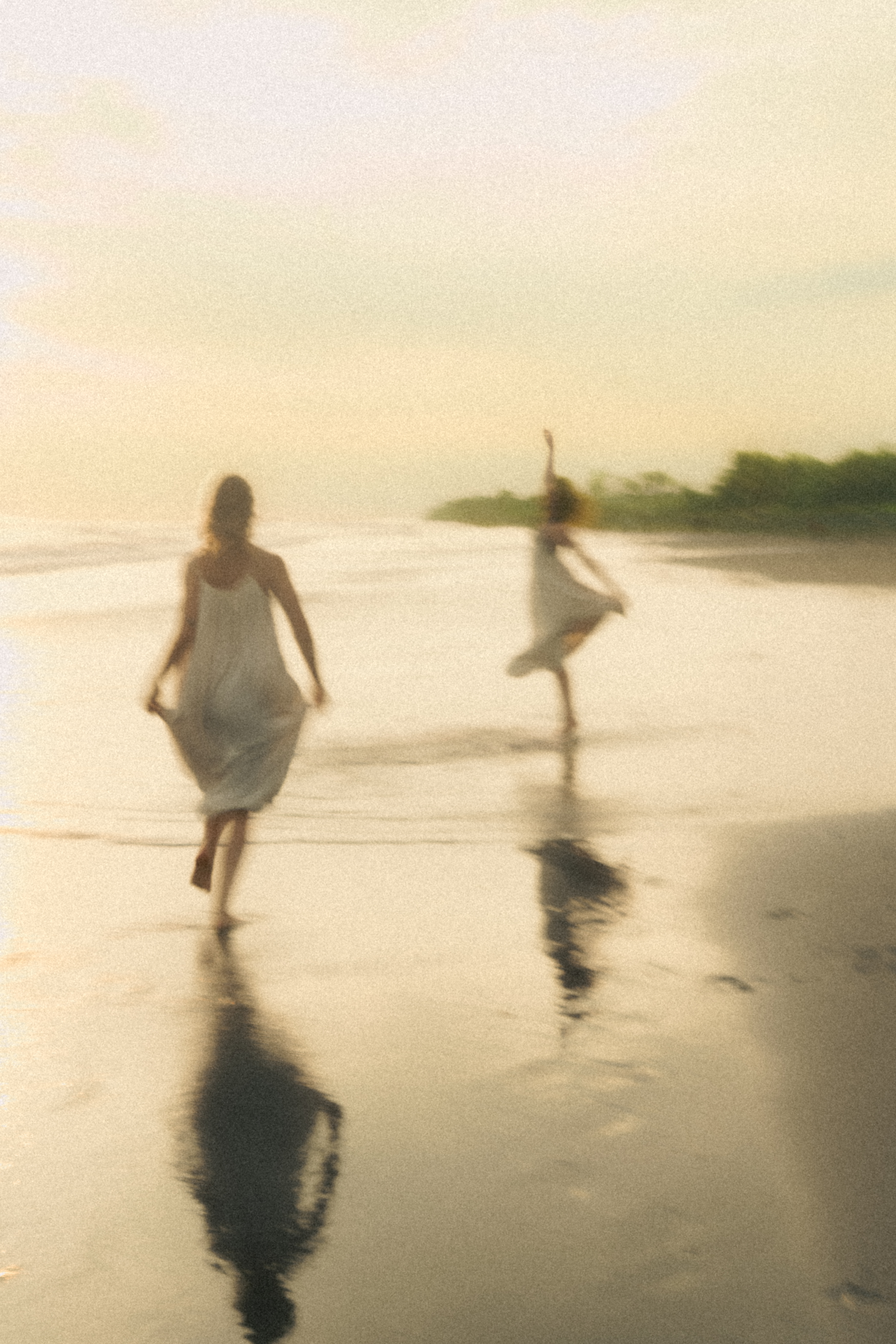 Lifestyle portrait photography — warm golden light outdoor session
